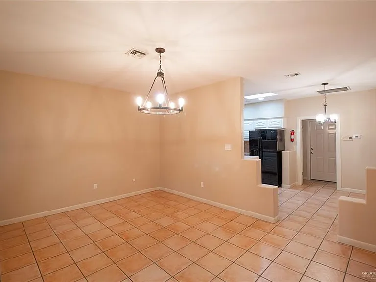 113 E Yucca Ave — Photo 6