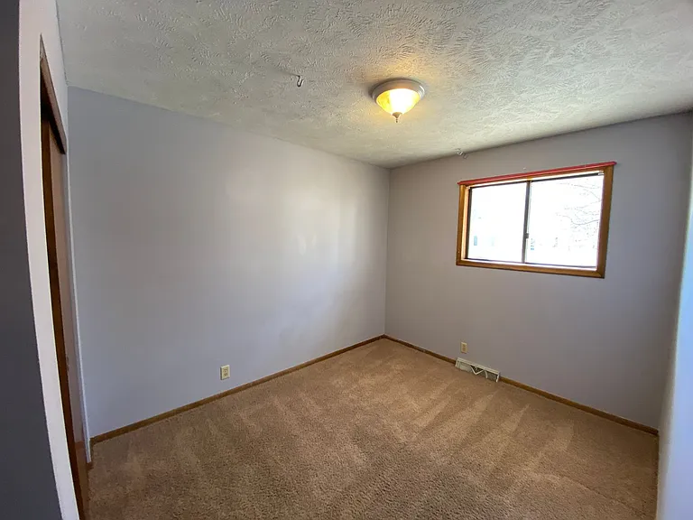 8803 S 143rd St — Photo 3