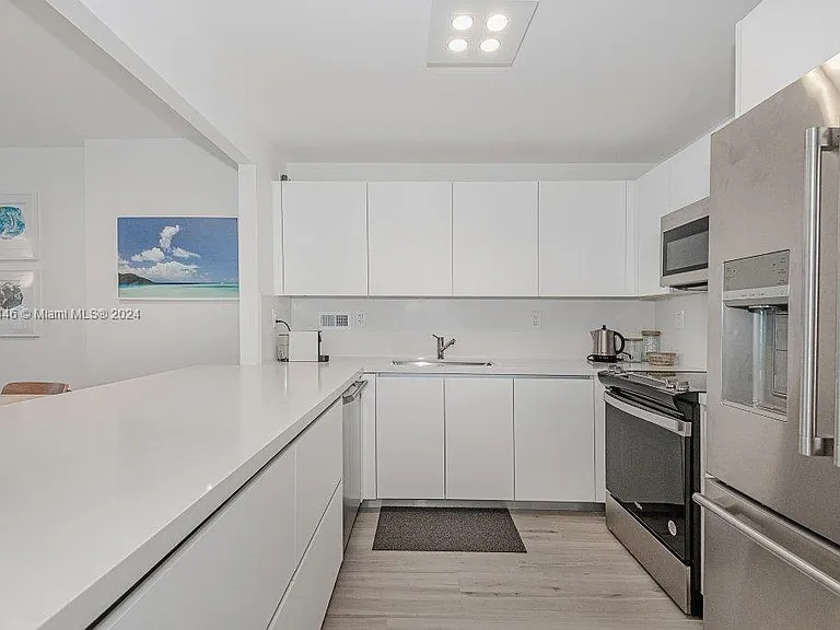 2301 Collins Ave #1115 — Photo 17