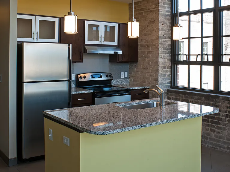 Serrano Lofts — Photo 18