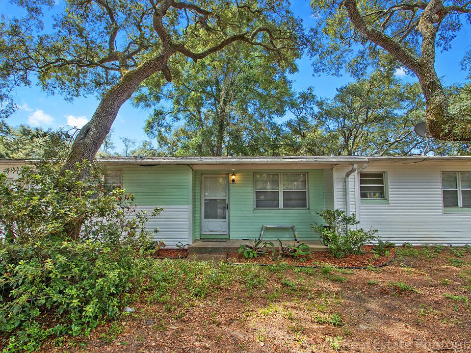 1st image of 214 Hawthorne Cir