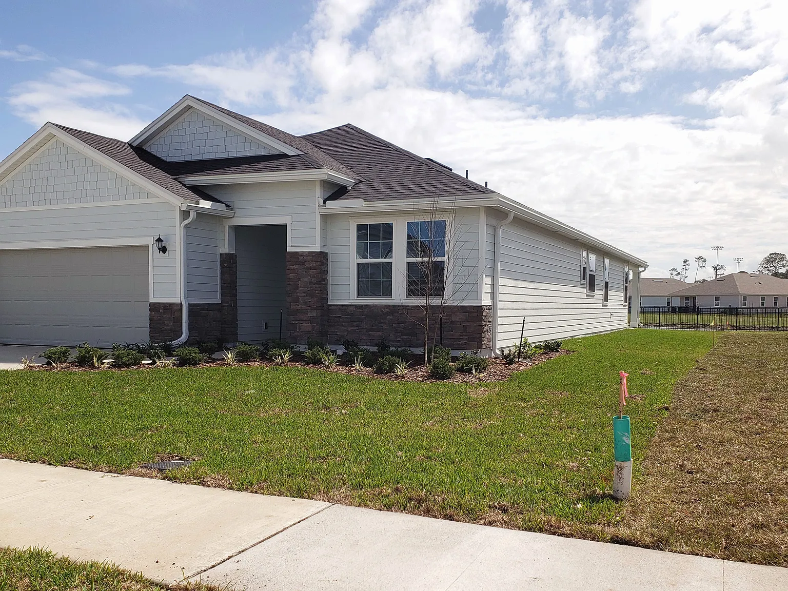 89 Signet Cir — Photo 2