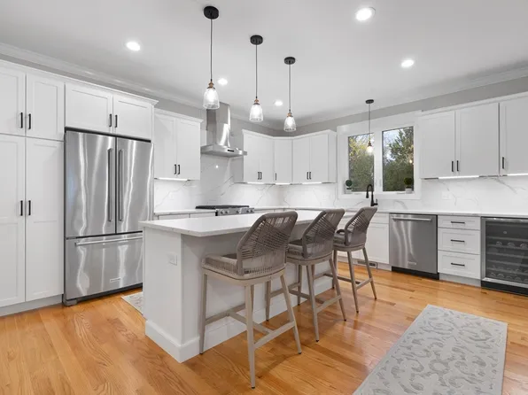 41 Lowell St, Woburn, MA 01801