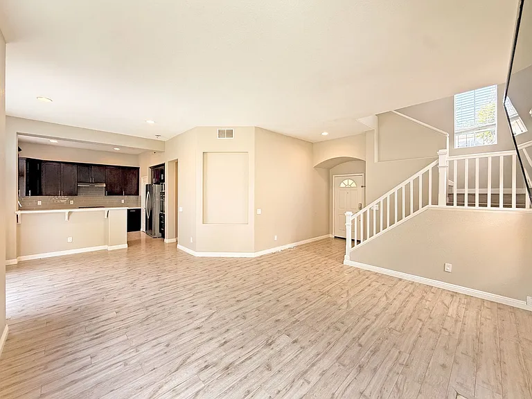 5423 Renaissance Ave — Photo 5