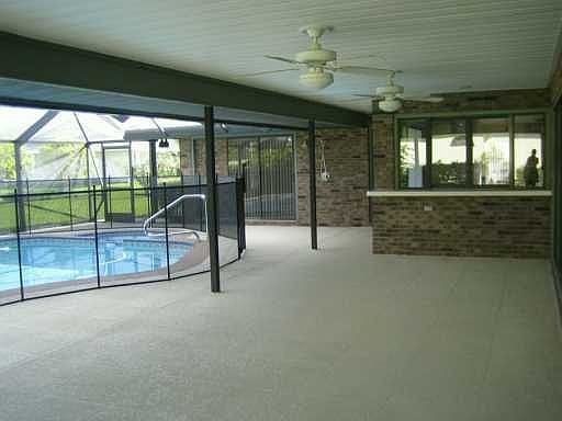 5th image of 2154 NE Chestnut Ct