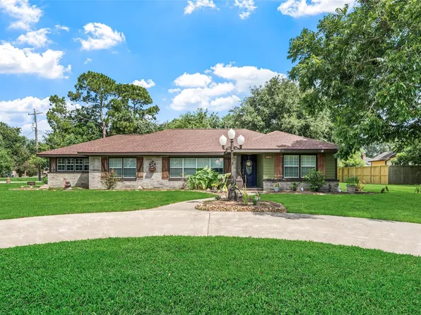 5803 5th St, Danbury, TX 77534