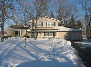 8912 Spring Green Ct, Cedar Rapids, IA 52411