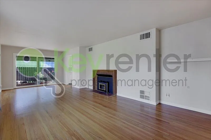 3 bed, 2.0 bath, 1168 sqft, $2,600 — Photo 4