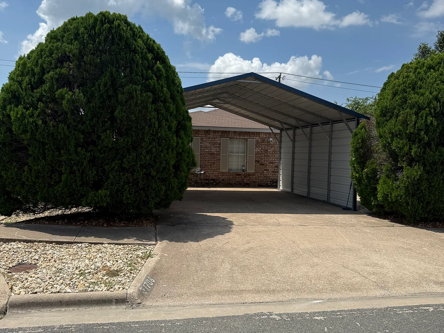 4 bed, 1795 sqft, $1,595 — Photo 1