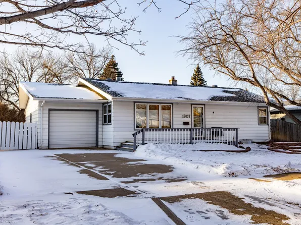1907 17th St S, Moorhead, MN 56560