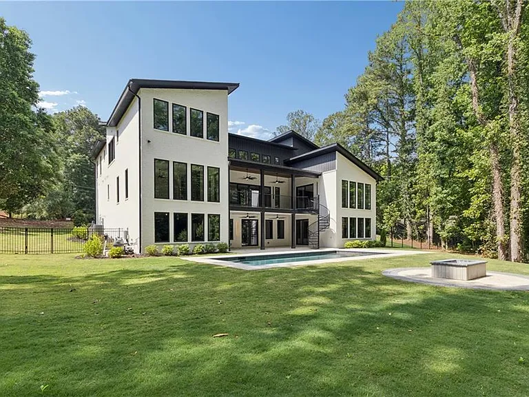 1000 Clementstone Northeast Dr — Photo 43