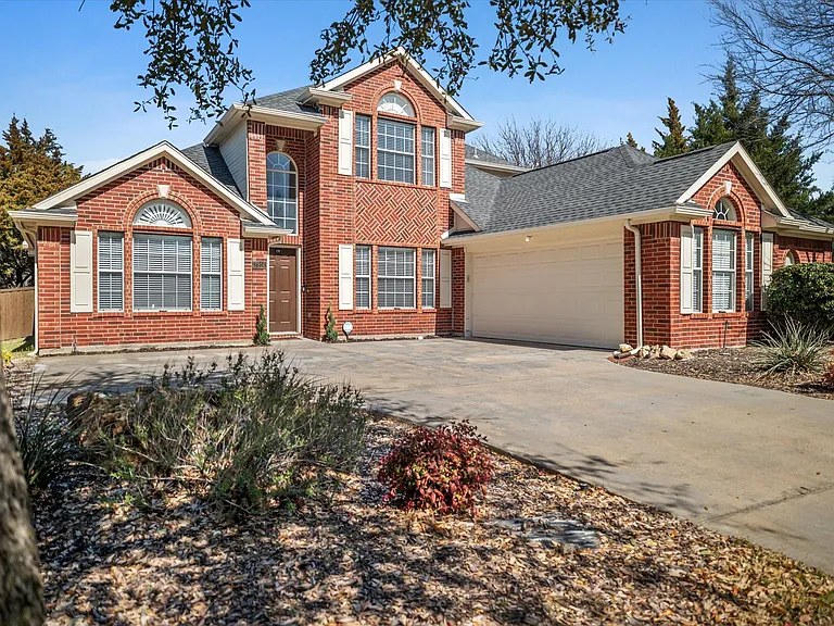 7914 Kristina Dr — Photo 2