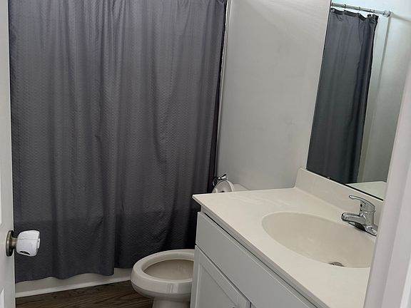 3rd image of 228 Garden Gate Cir W