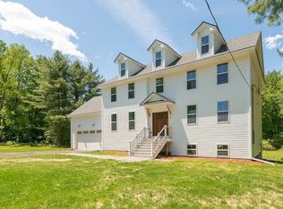 12 Willow St, Pepperell, MA 01463