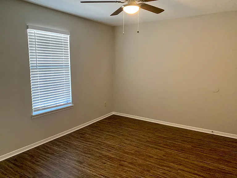 1120 Jefferson St — Photo 13