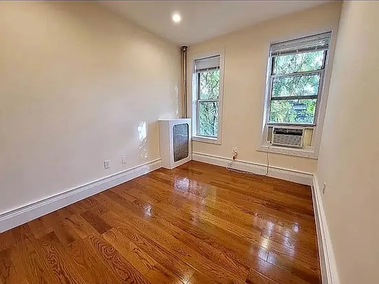 204 W 10th St #92 — Photo 5