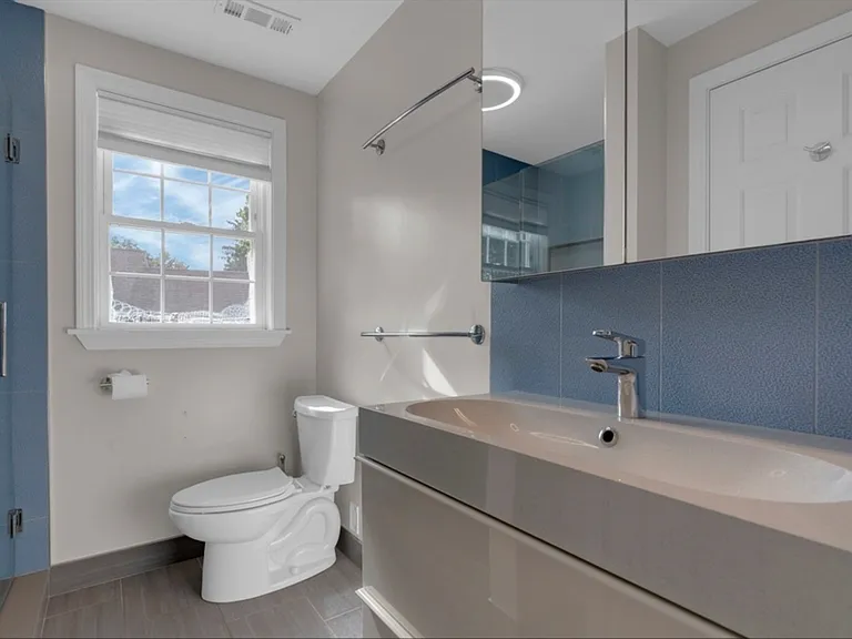 577 Winter St — Photo 12