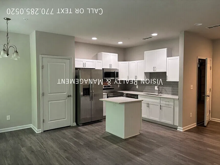 Beautiful 3 BD/ 2.5 BA Townhome MOVE in READY — Photo 1