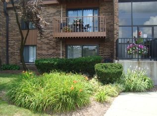 608 Waterford Rd S APT 1A, Schaumburg, IL 60193