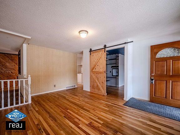 3rd image of 2945 Belmont Rd