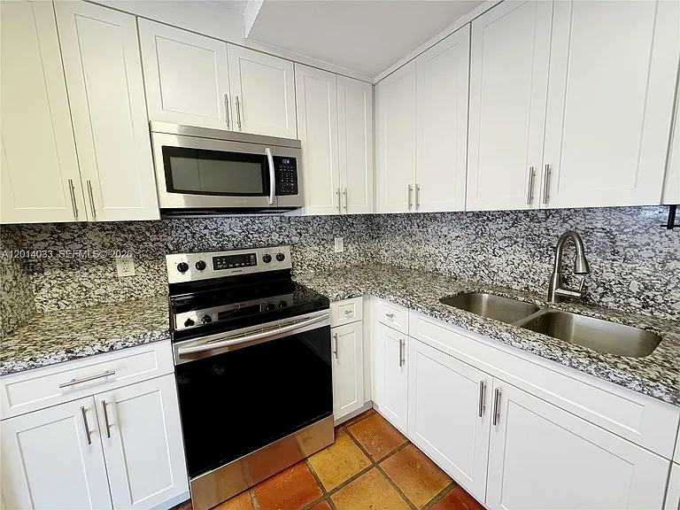 2918 Bird Ave #7 — Photo 7