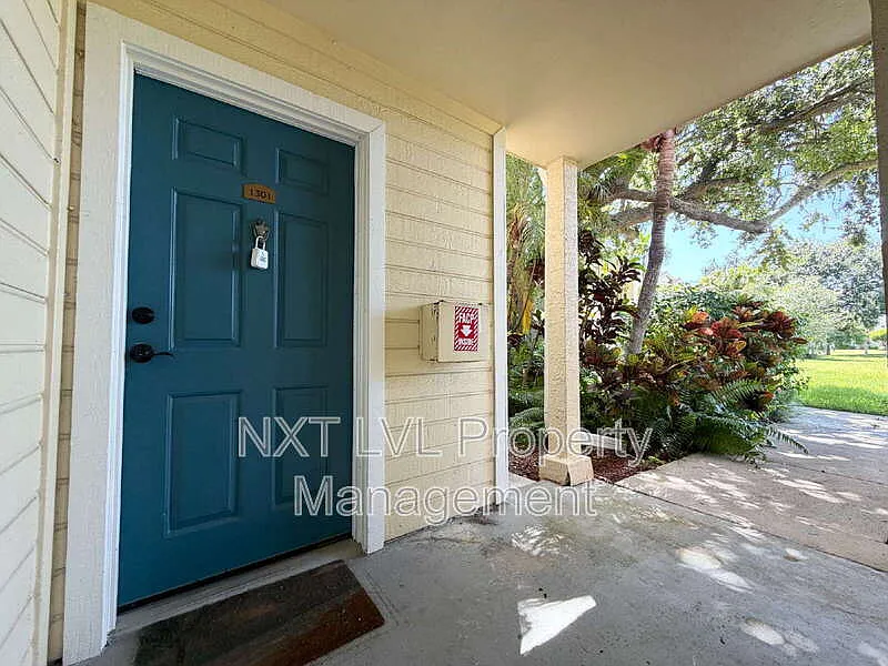 2 bed, 2.0 bath, 1033 sqft, $1,795 — Photo 2