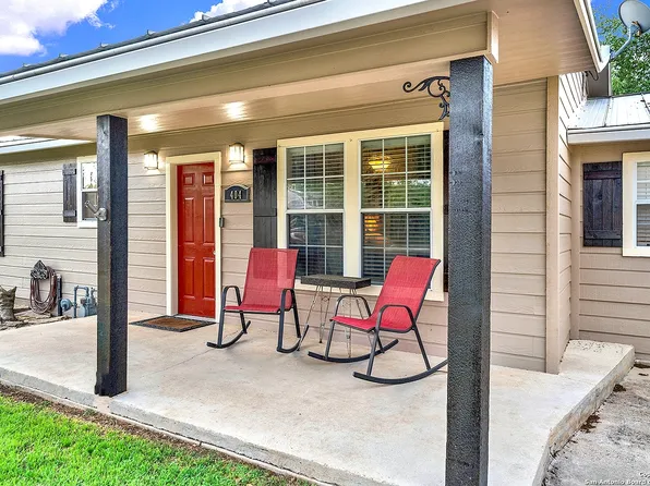 404 SCHNEIDER ST, Poth, TX 78147