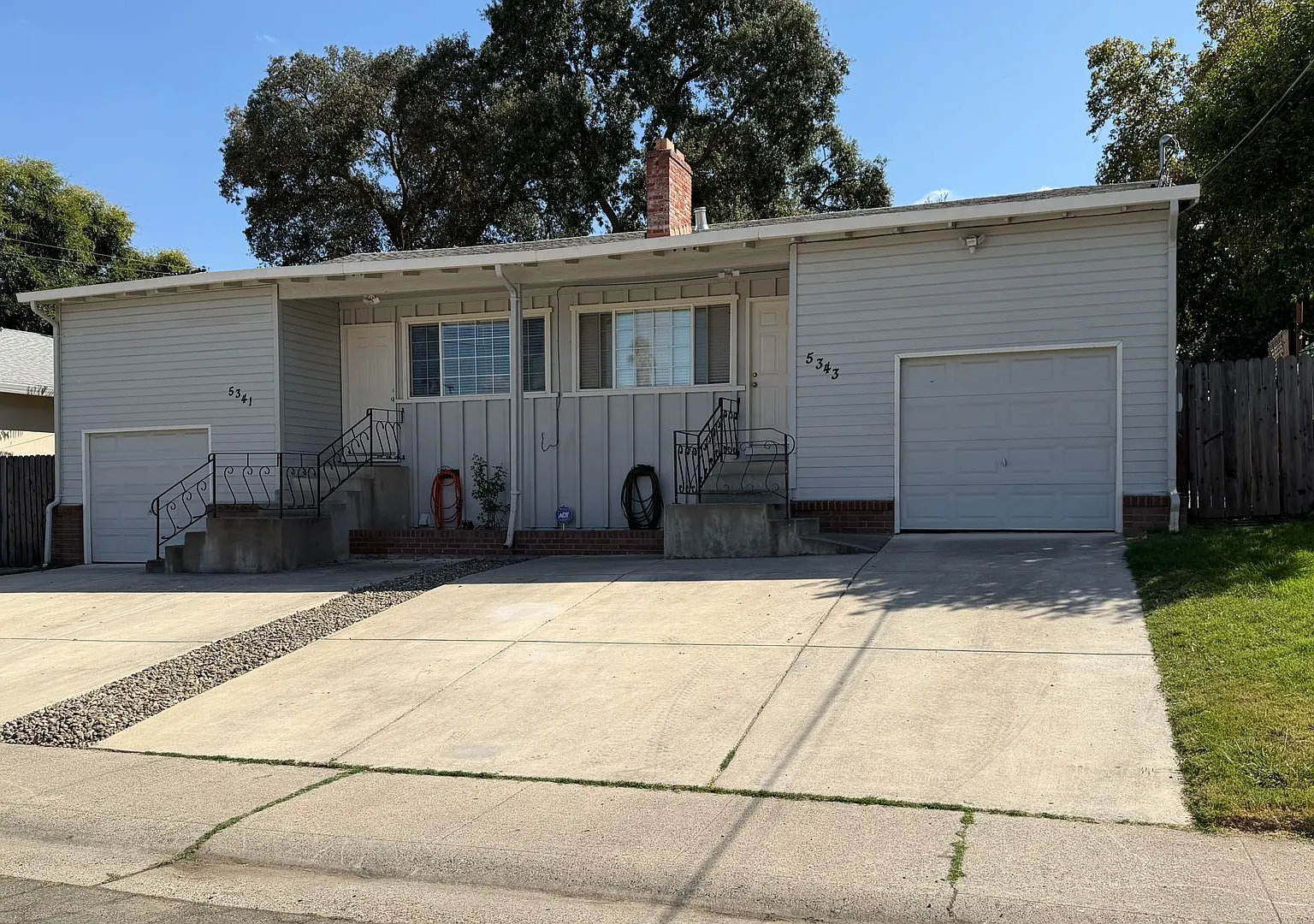 Beautiful Updated Duplex In Fair Oaks!! — Photo 3
