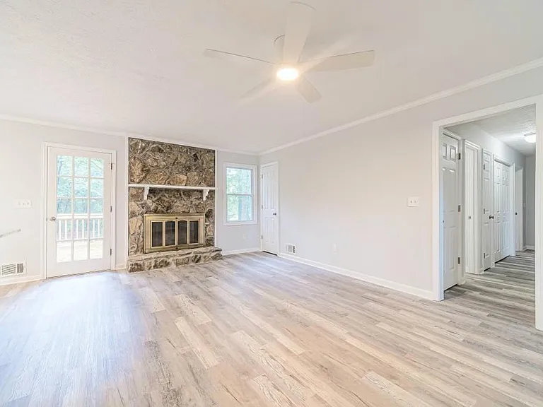 325 Little Rock Ct — Photo 4