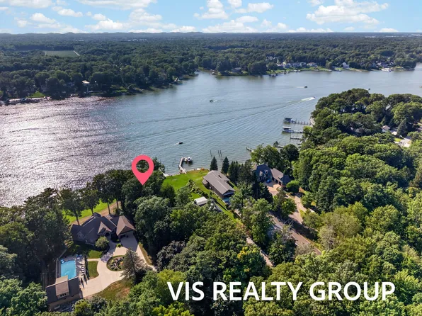 18295 N Fruitport Rd, Spring Lake, MI 49456