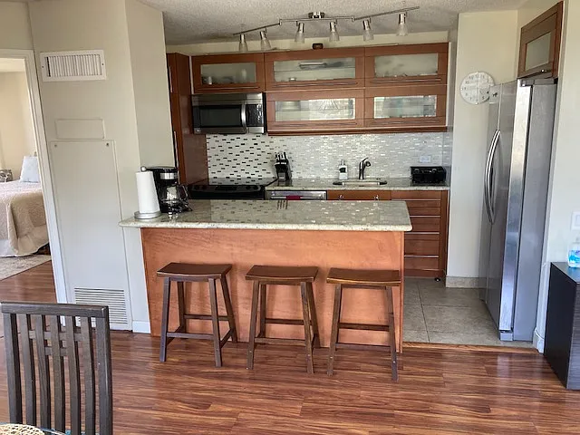 2 bed, 1200 sqft, $5,100 — Photo 3