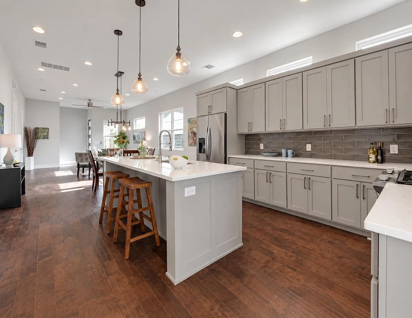3 bed, 2.5 bath, 1612 sqft, $2,200 — Photo 4