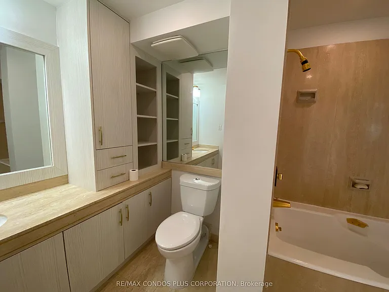 55 Harbour Sq #3517 — Photo 27