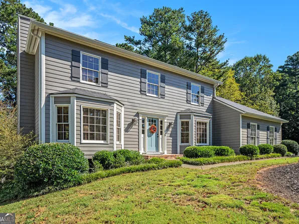 3951 Millwood Ln, Lilburn, GA 30047