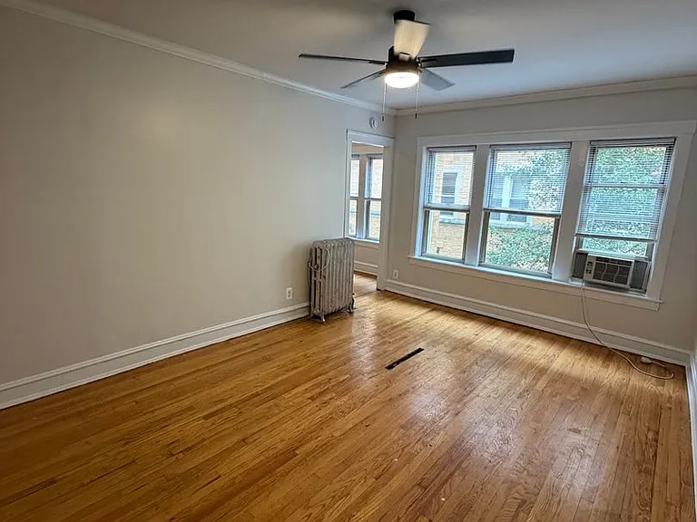1357-67 W Greenleaf Ave — Photo 2