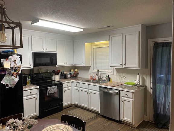 3rd image of 1625 Deer Creek Ln