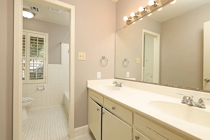 620 Sandhurst Dr — Photo 10