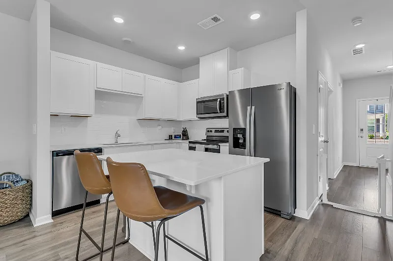 3 bed, 2.5 bath, 1394 sqft, $1,900 — Photo 4