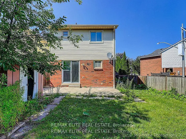 2032 Glenada Cres — Photo 22