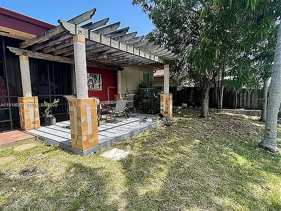 232 SW 7th Ave — Photo 16