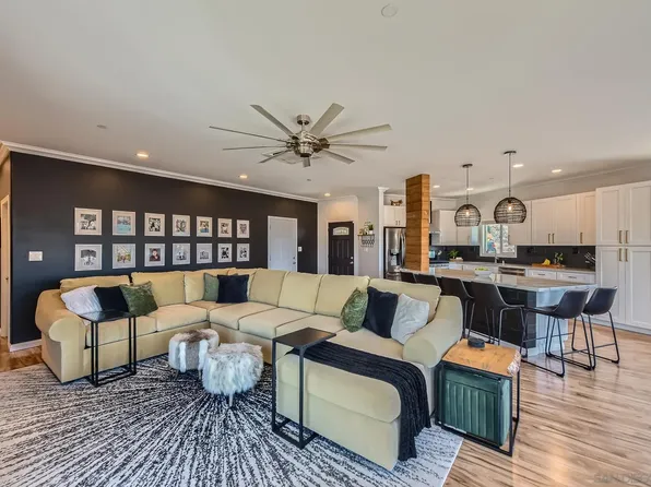 9180 Tokaj Ln, Spring Valley, CA 91977