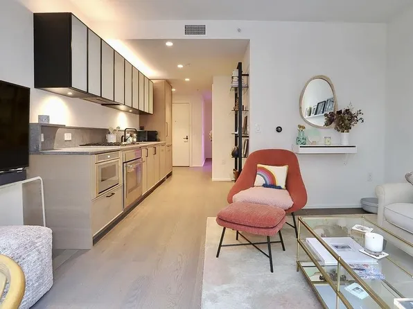 1425 Hudson Street image 7 of 20