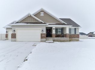631 Coach Ln, Grantsville, UT 84029