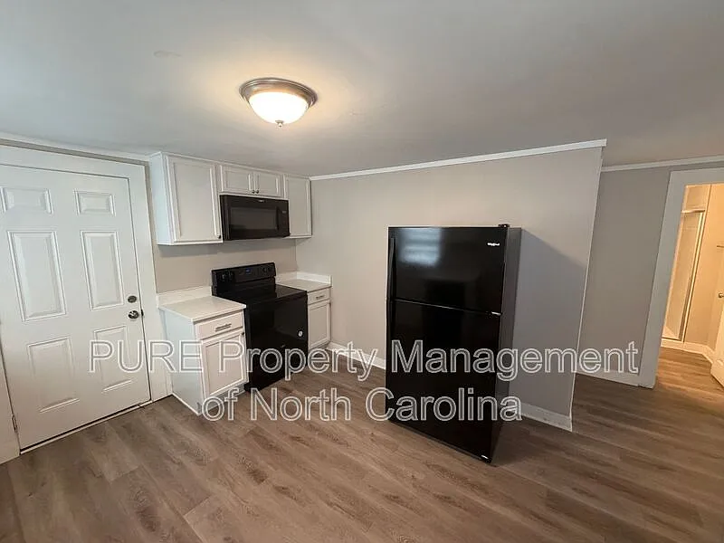 2 bed, 1.0 bath, 624 sqft, $849 — Photo 2