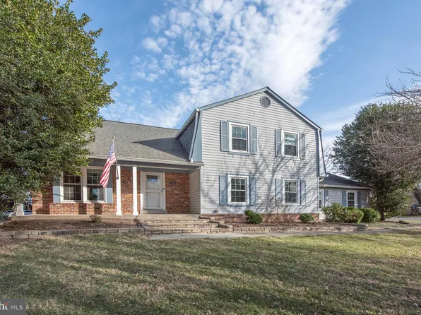 4303 Silas Hutchinson Dr, Chantilly, VA 20151