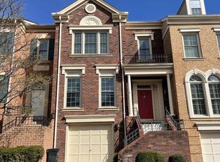 8023 Tanworth Ct, Springfield, VA 22152