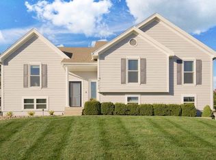 2132 SW Sterling Dr, Lees Summit, MO 64081