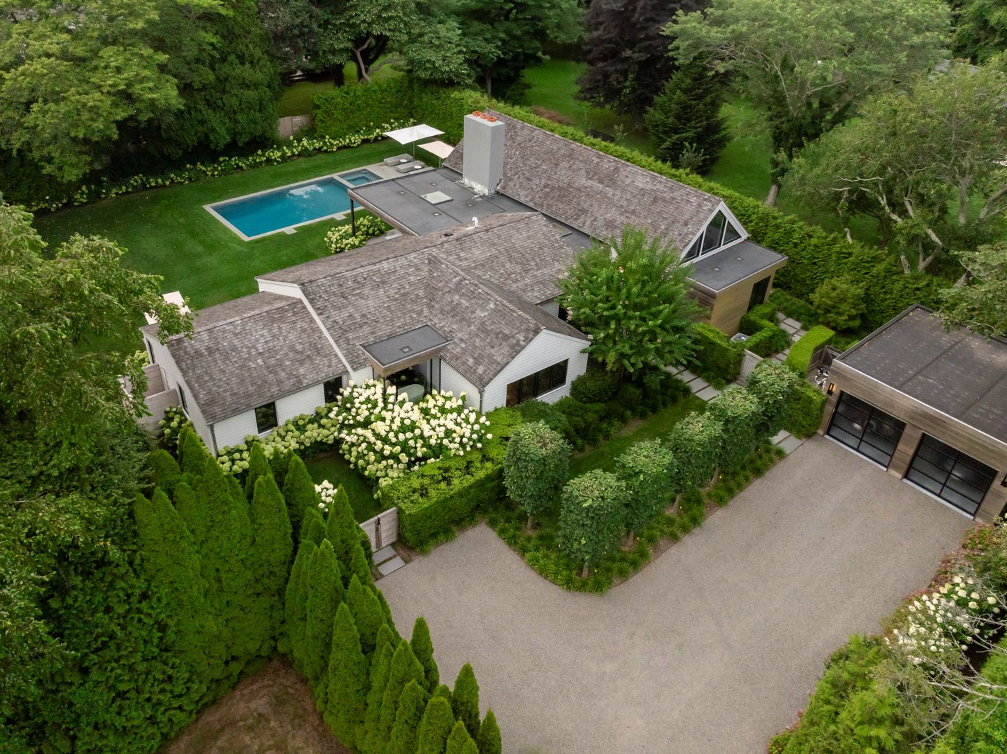  Aerial view of property