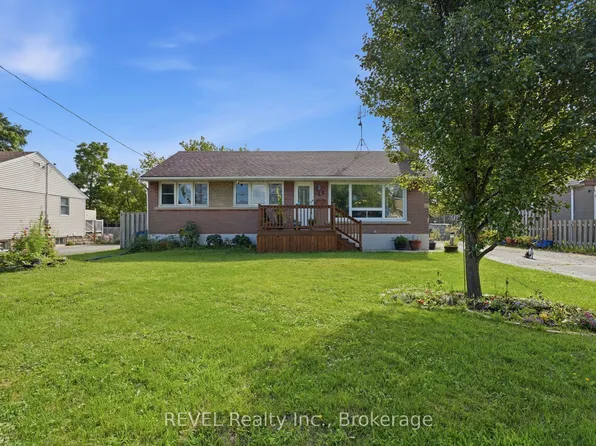 14 Gram Ave, Welland, ON L3C 1H3
