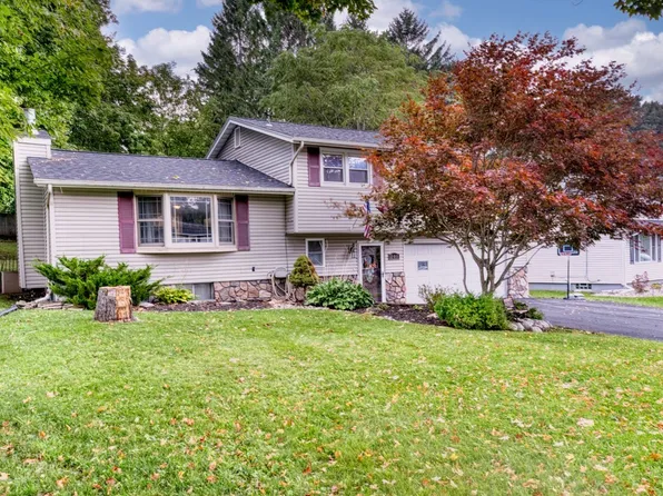 201 Slawson Dr, Camillus, NY 13031